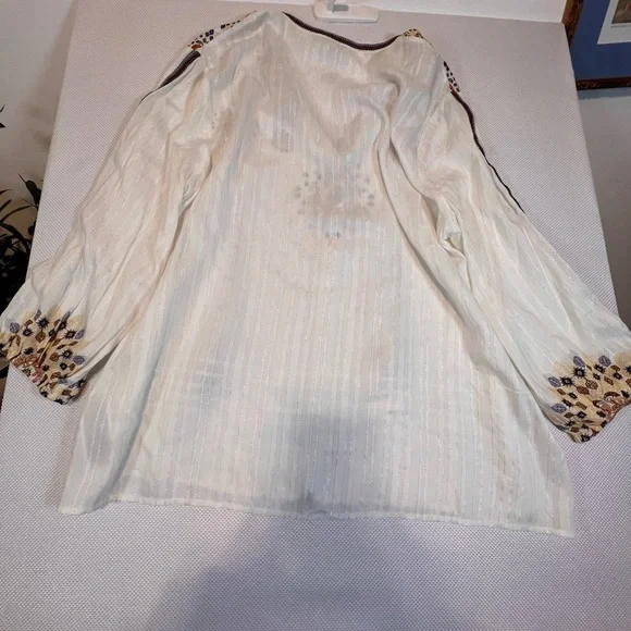 Desigual Cream Blouse with Flutter Sleeves and Graphic Embroidery - Picture 3 of 13